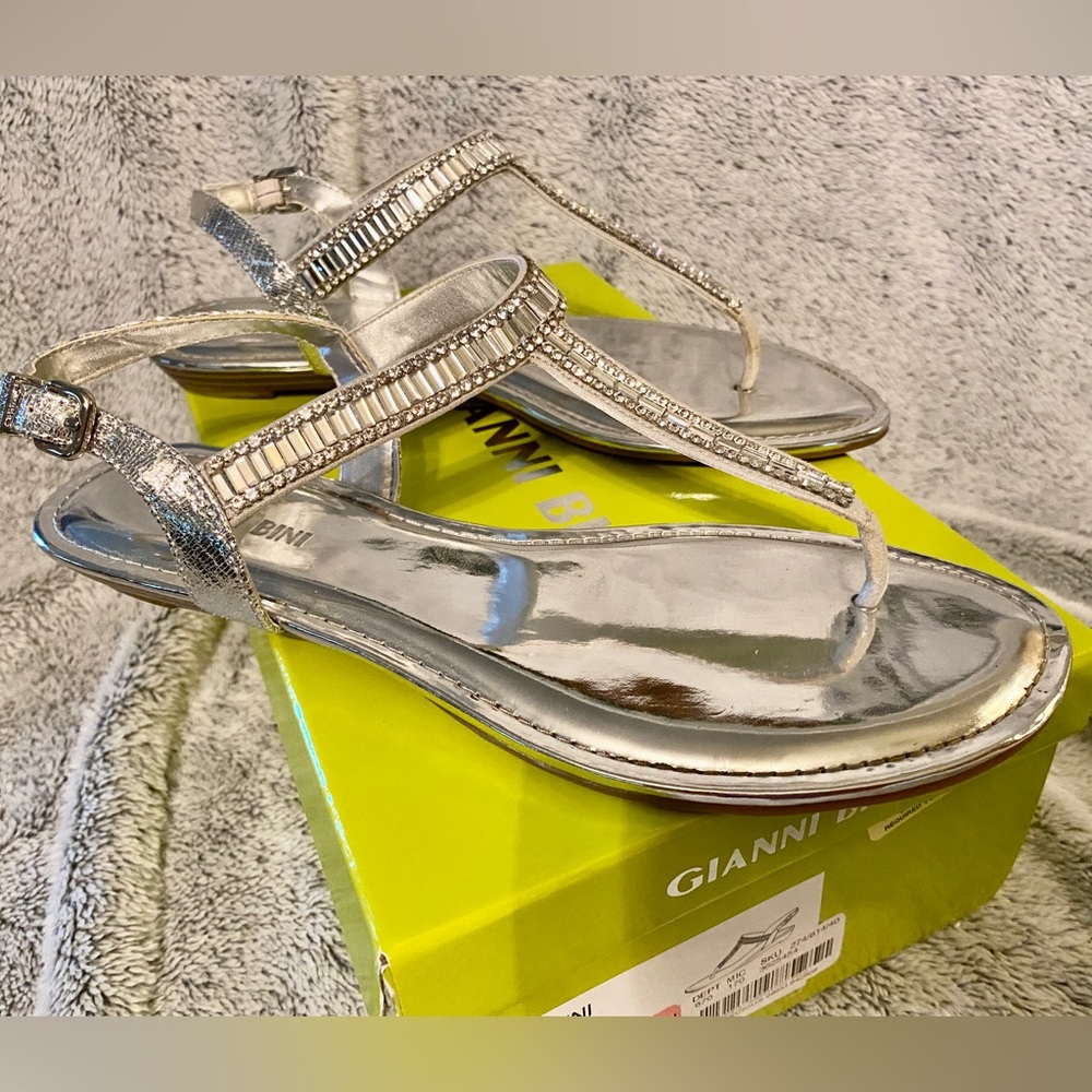 Gianni Bini Precious Silver Thong Sandals With Rhinestones. Size 8.5.